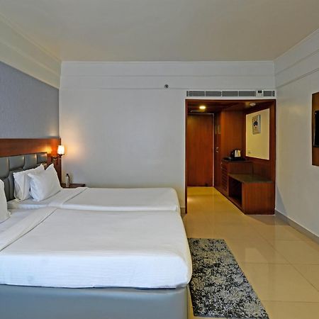 Palette Madhapur Hotell Hyderabad Exteriör bild