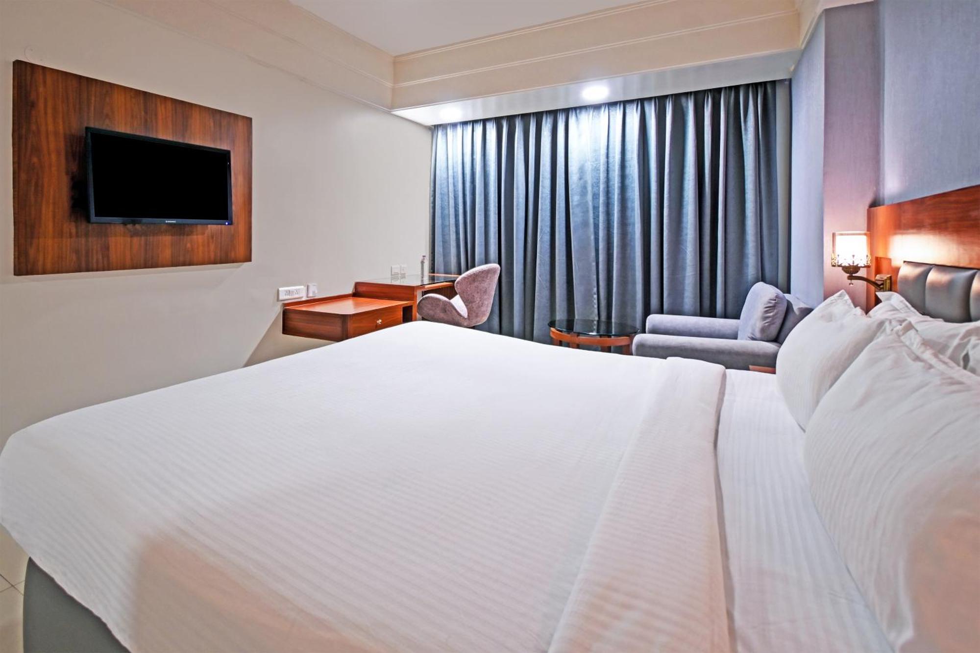 Palette Madhapur Hotell Hyderabad Exteriör bild