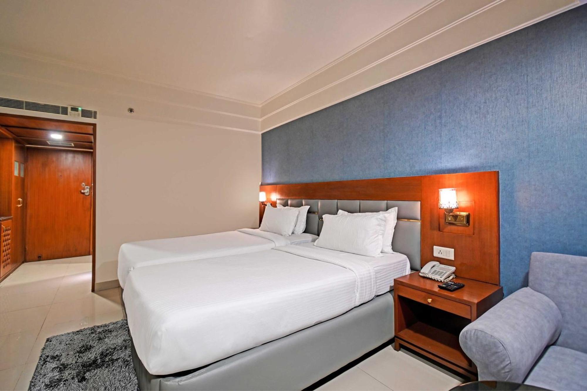 Palette Madhapur Hotell Hyderabad Exteriör bild