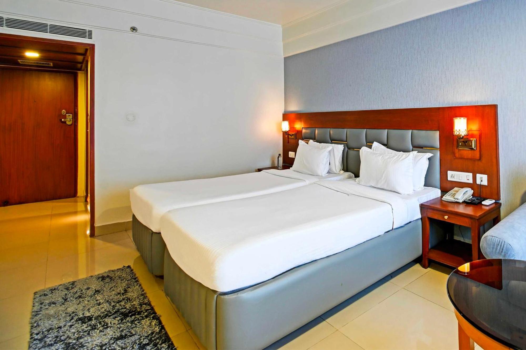 Palette Madhapur Hotell Hyderabad Exteriör bild