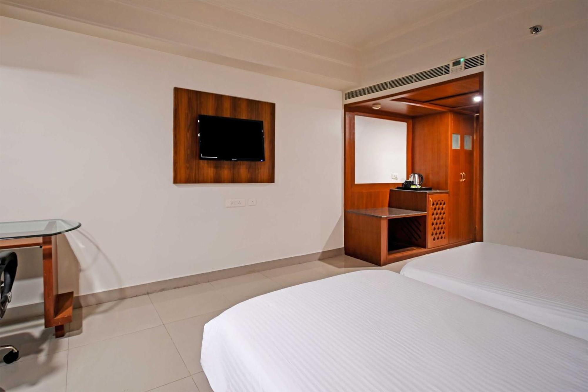 Palette Madhapur Hotell Hyderabad Exteriör bild