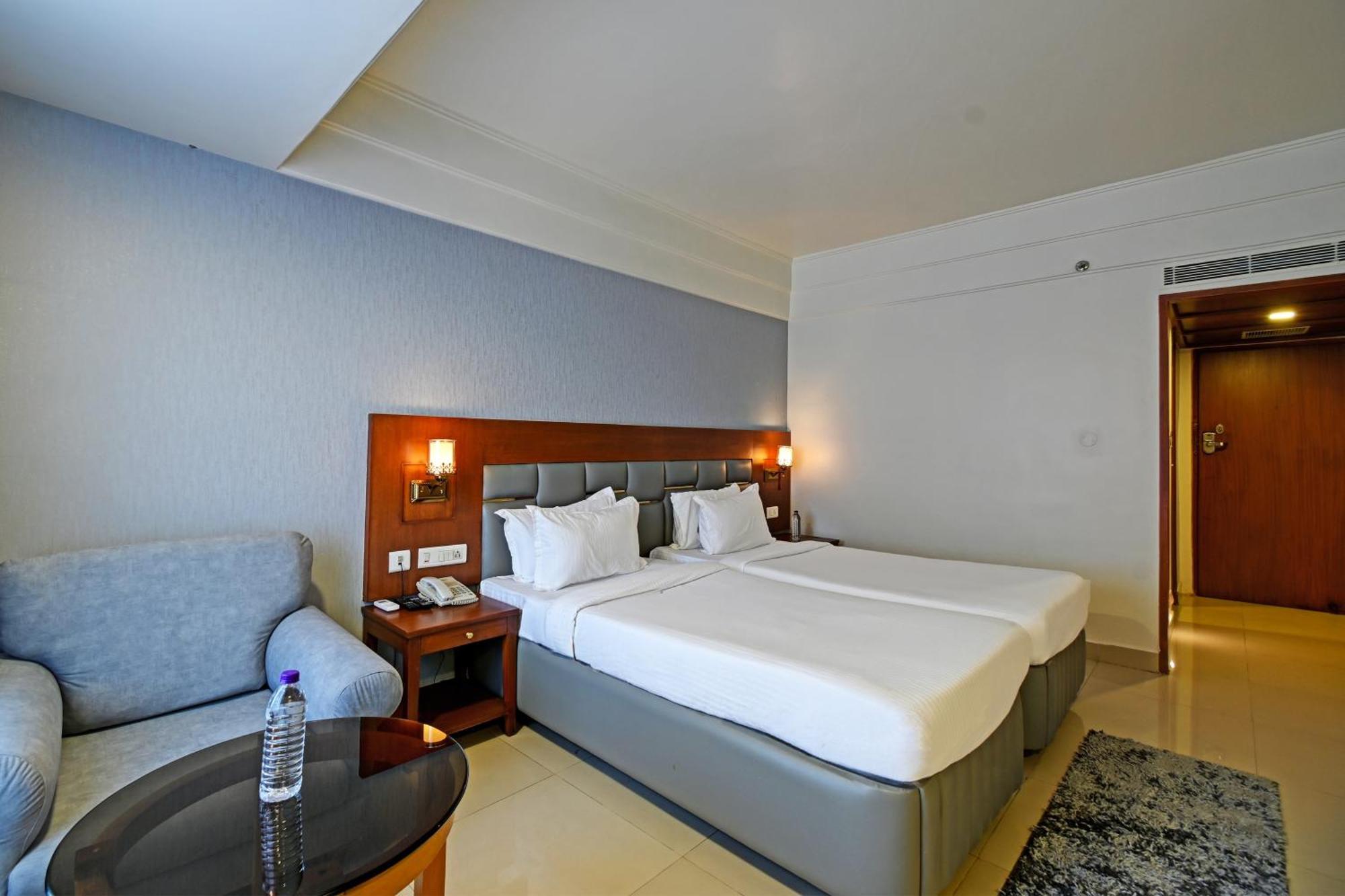 Palette Madhapur Hotell Hyderabad Exteriör bild